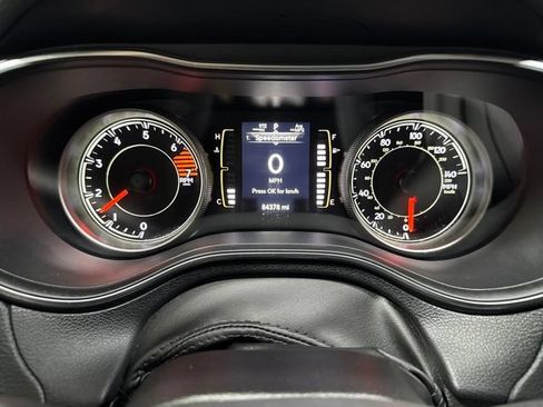 Used 2019 Jeep Cherokee Latitude w/ Popular Appearance Group AWD/4WD image 15
