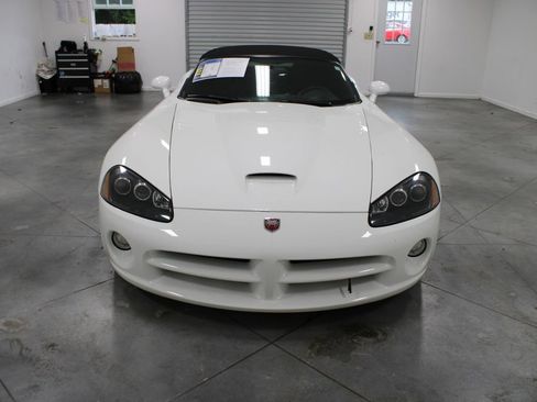Used 2004 Dodge Viper SRT-10 RWD image 3
