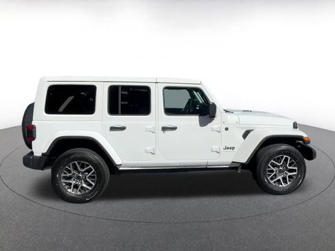 Used 2025 Jeep Wrangler Sahara image 16