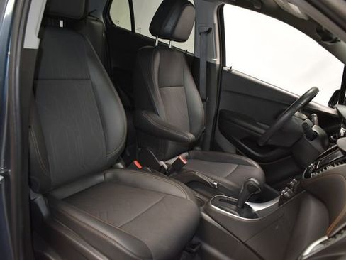 Certified 2022 Chevrolet Trax LT w/ LT Convenience Package FWD image 24
