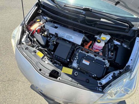 Used 2013 Toyota Prius Two FWD image 38