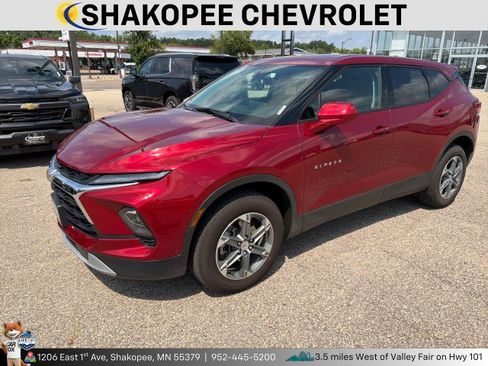 Used 2025 Chevrolet Blazer LT AWD/4WD image 1