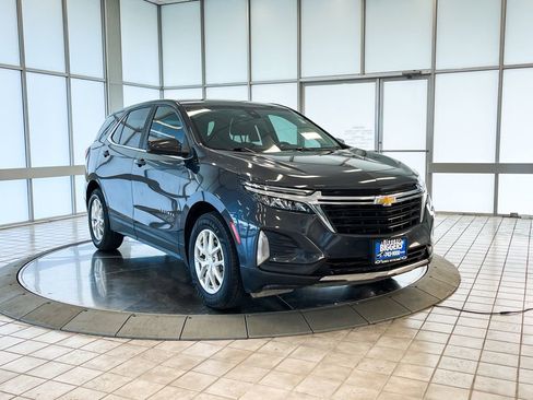 Used 2022 Chevrolet Equinox LT image 2