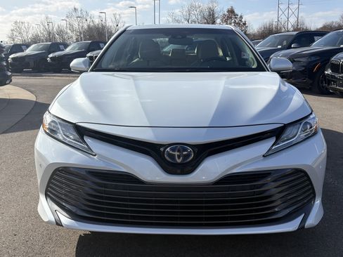 Used 2018 Toyota Camry XLE image 3