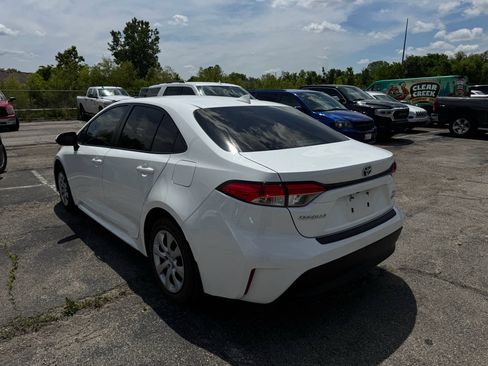 Used 2024 Toyota Corolla LE FWD image 3