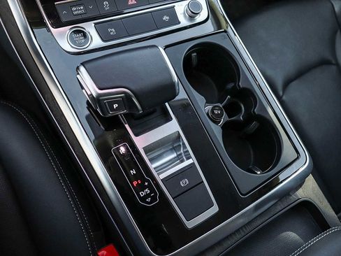 Used 2022 Audi Q8 Premium Plus image 26