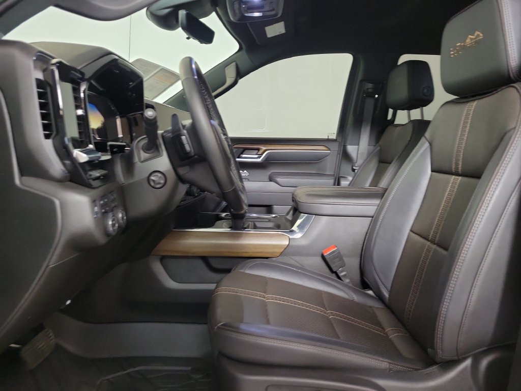 Used 2025 Chevrolet Silverado 1500 High Country w/ Midnight Edition AWD/4WD image 12