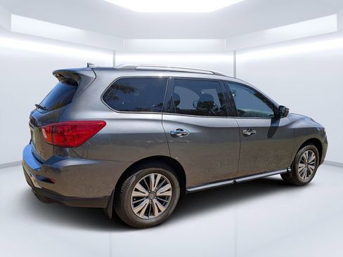 Used 2020 Nissan Pathfinder SV image 3