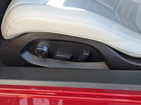 Used 2022 Chevrolet Corvette Stingray w/ Engine Appearance Package image 23