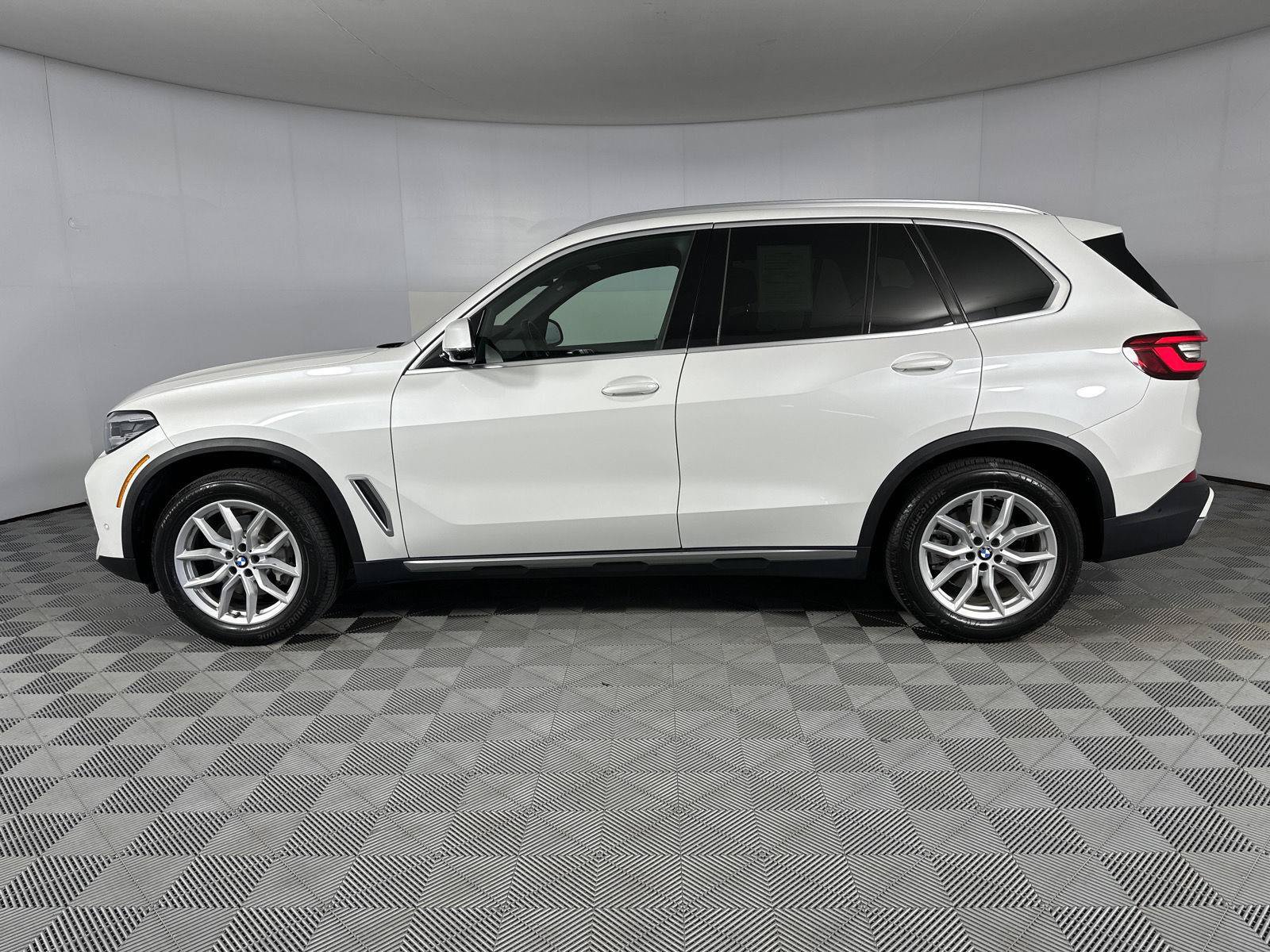 Used 2020 BMW X5 xDrive40i w/ Premium Package AWD/4WD image 4