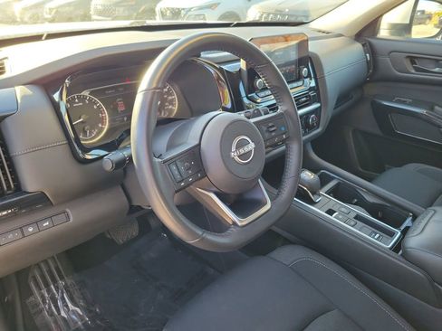 Used 2025 Nissan Pathfinder SV FWD image 21