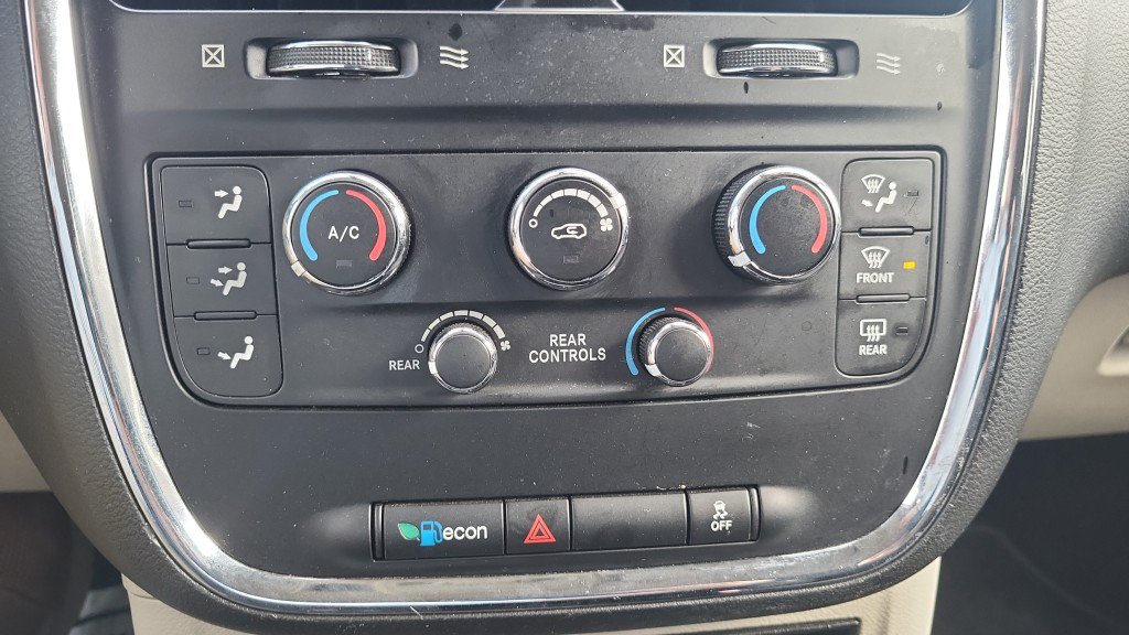 Used 2019 Dodge Grand Caravan SE FWD image 24