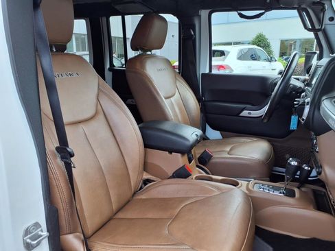 Used 2018 Jeep Wrangler Unlimited Sahara w/ Connectivity Group image 7