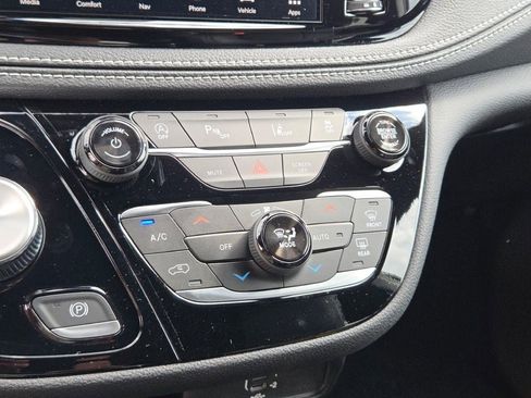 New 2026 Chrysler Pacifica Select image 30