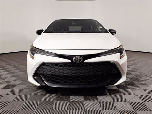 Used 2020 Toyota Corolla Hatchback image 2