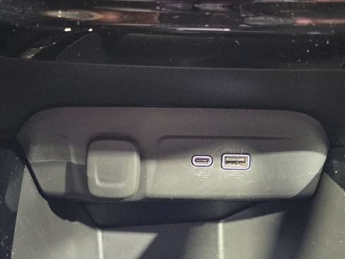 Certified 2025 Chevrolet Trax LT w/ LT Convenience Package FWD image 28