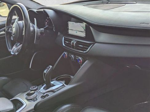 Used 2023 Alfa Romeo Giulia Veloce image 20