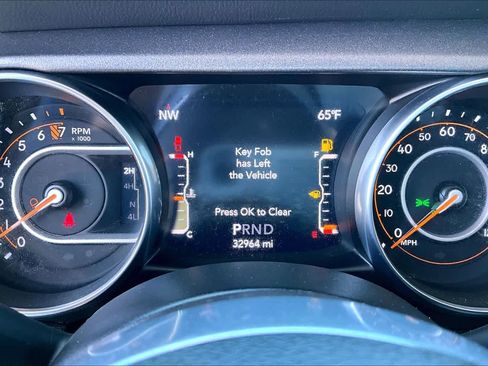 Used 2023 Jeep Gladiator Mojave w/ Cold Weather Group AWD/4WD image 24