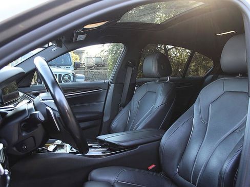 Used 2019 BMW 530e w/ Convenience Package RWD image 17