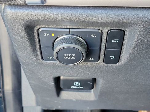 Used 2025 Ford Expedition Active image 31