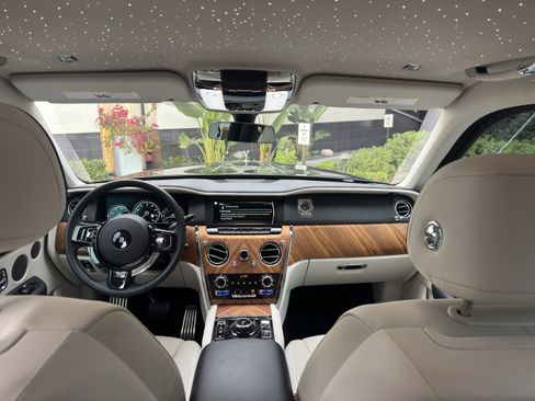 Used 2023 Rolls-Royce Cullinan image 4