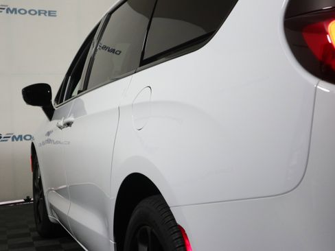 New 2026 Chrysler Pacifica Select image 11