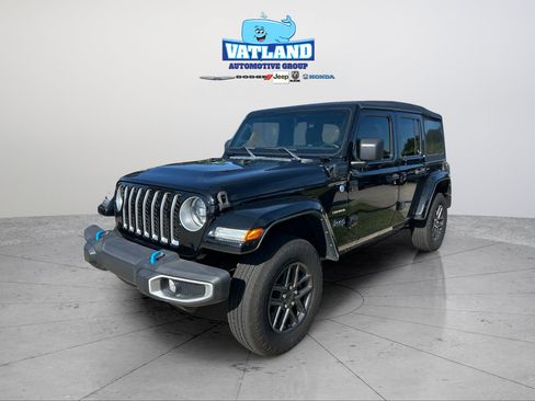 Used 2023 Jeep Wrangler Unlimited Sahara w/ Cold Weather Group AWD/4WD image 1