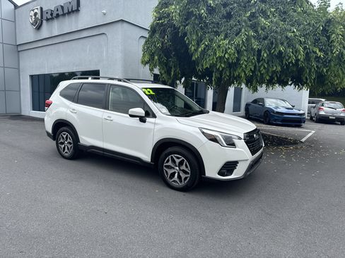 Used 2022 Subaru Forester Premium image 1