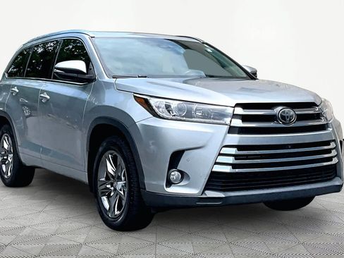 Used 2017 Toyota Highlander Limited Platinum AWD/4WD image 3