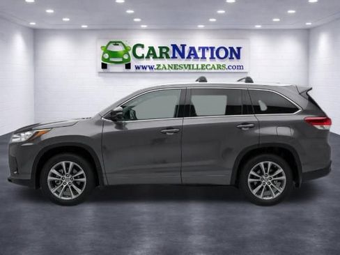 Used 2017 Toyota Highlander XLE w/ Carpet Mat Package AWD/4WD image 3