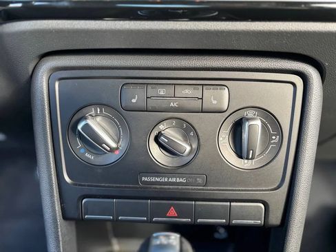 Used 2014 Volkswagen Beetle TDI image 16