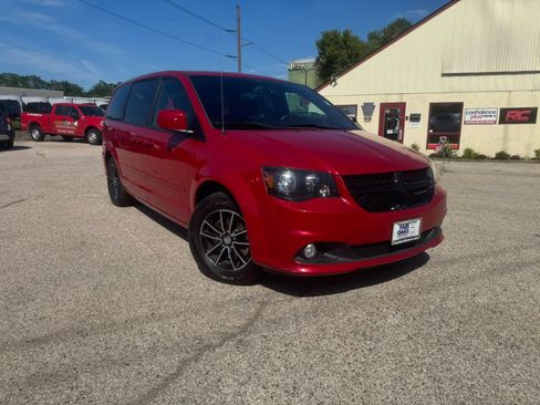 Used 2015 Dodge Grand Caravan SXT FWD image 3