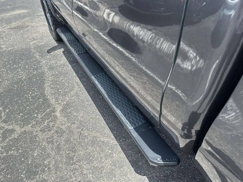 Used 2022 RAM 1500 Laramie AWD/4WD image 13