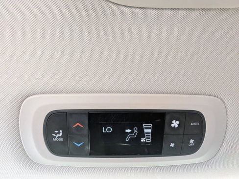 Used 2017 Chrysler Pacifica Touring-L FWD image 26