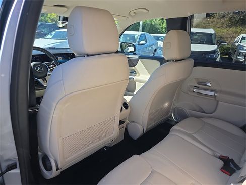 Used 2022 Mercedes-Benz GLB 250 image 11
