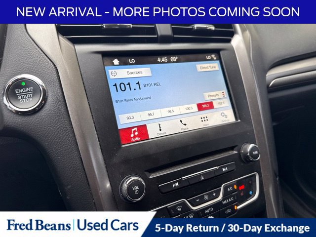 Used 2017 Ford Fusion SE w/ Fusion SE Technology Package FWD image 11