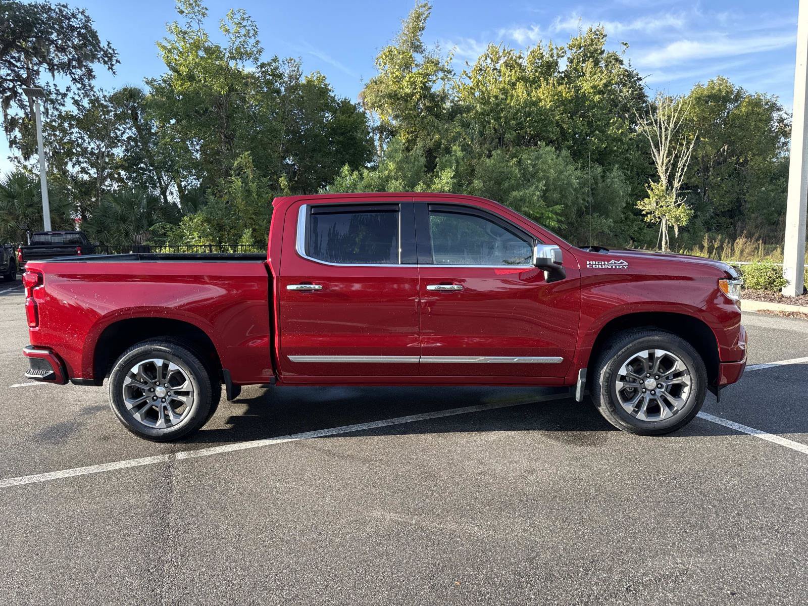 Used 2023 Chevrolet Silverado 1500 High Country w/ Z71 Off-Road Package AWD/4WD image 2