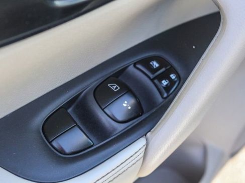 Used 2018 Nissan Rogue Sport SV image 28