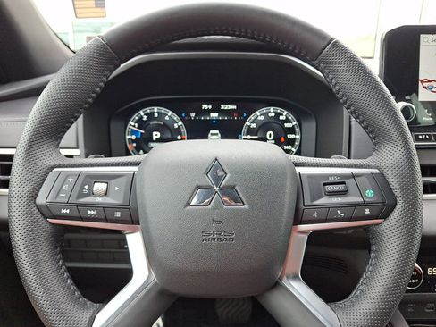 Used 2023 Mitsubishi Outlander SE AWD/4WD image 17