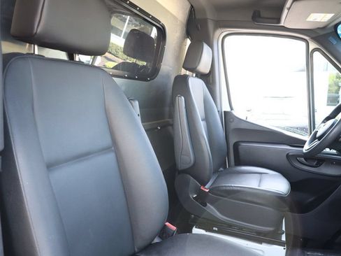 Used 2023 Mercedes-Benz Sprinter 2500 w/ Acoustic Package image 25