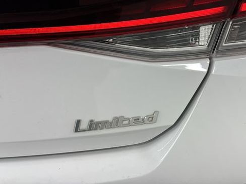 Used 2024 Hyundai Elantra Limited image 34