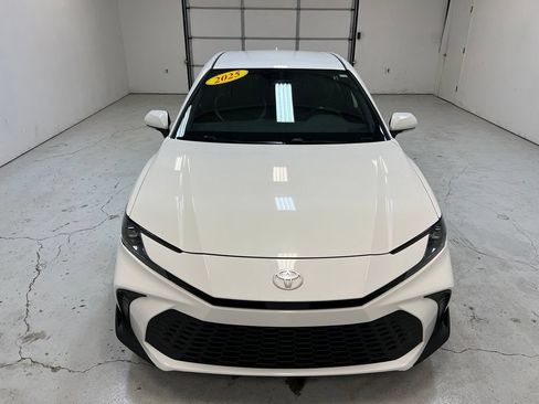 Used 2025 Toyota Camry SE FWD image 7