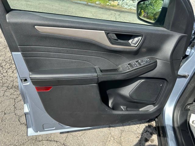 Used 2022 Ford Escape SE w/ Cold Weather Package AWD/4WD image 22