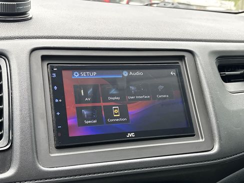 Used 2019 Honda HR-V LX image 16