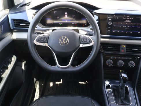 Used 2023 Volkswagen Taos SE w/ Panoramic Sunroof Package FWD image 10