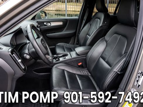 Used 2022 Volvo XC40 T5 Momentum image 8