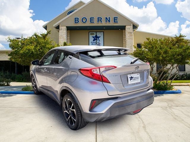 Used 2018 Toyota C-HR XLE FWD image 3