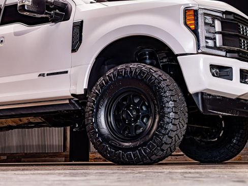 Used 2018 Ford F350 Platinum w/ Platinum Ultimate Package image 16