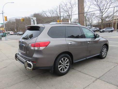 Used 2013 Nissan Pathfinder SV AWD/4WD image 4