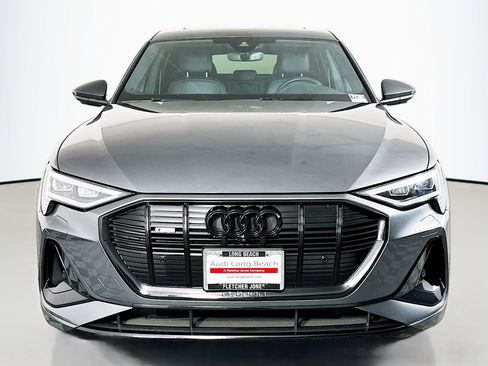 Used 2023 Audi e-tron Premium Plus w/ Premium Plus Package image 2